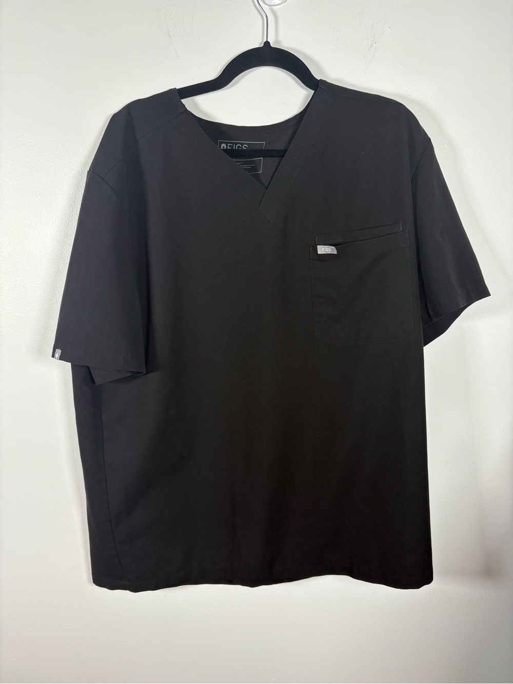 Figs Men’s Black V-Neck Scrub Top with Chest Pocket